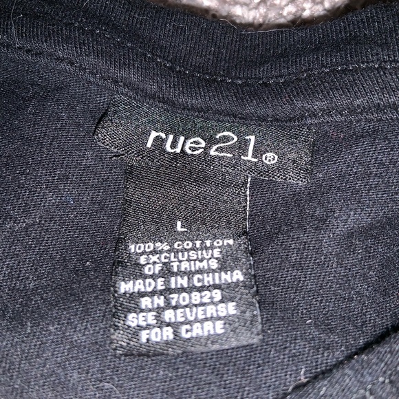 T-Shirt - Picture 4 of 5